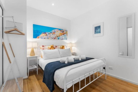 The Heart Of The CBD - 2BR Modern Apt Wi-Fi - Accommodation Australia 0