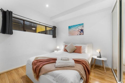 The Heart Of The CBD - 2BR Modern Apt Wi-Fi - Accommodation Australia 1