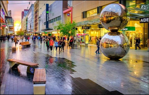 The Heart Of The CBD - 2BR Modern Apt Wi-Fi - Accommodation Australia 3