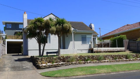 BEACHPOINT COTTAGE - Accommodation Australia 0