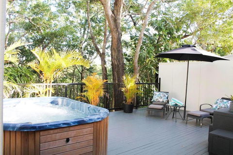Beachside Bliss - Australia Shopping 2