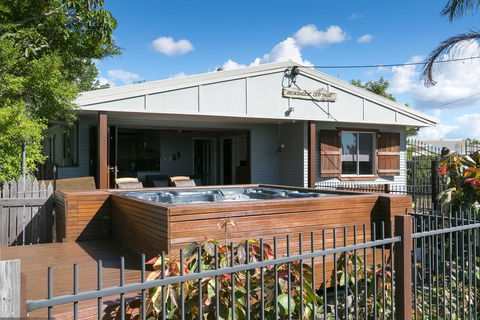 Beachside Cottages - Australia Shopping 1