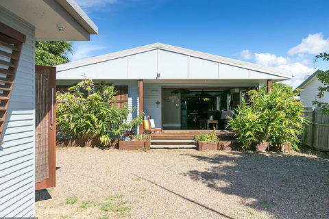 Beachside Cottages - Australia Shopping 2