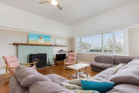 BEACHSIDE GETAWAY - DROMANA - Australia Shopping 1