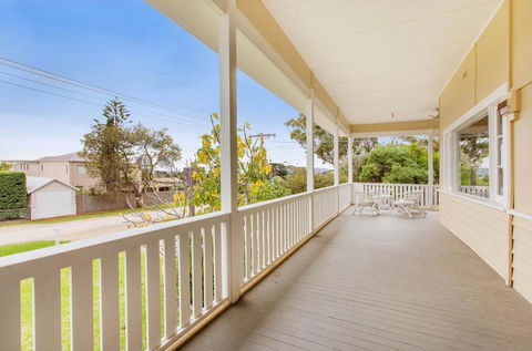 BEACHSIDE GETAWAY - DROMANA - Australia Shopping 3