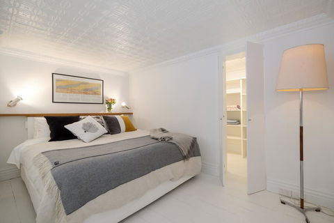Beachside Luxury Loft Apartment - Accommodation Australia 2