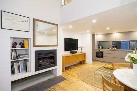 Beachside Luxury Loft Apartment - Accommodation Australia 3