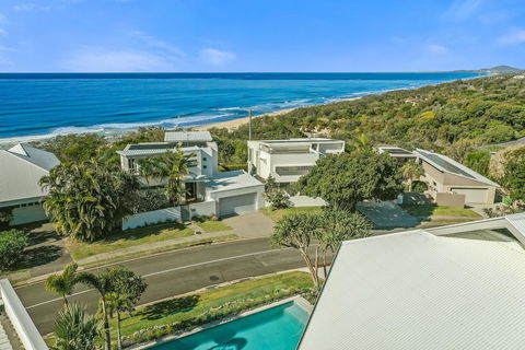 Beachside Luxury, Sunrise Beach - Local Tourism 2