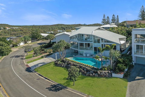 Beachside Luxury, Sunrise Beach - Local Tourism 0