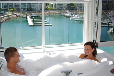Beachside Magnetic Harbour Apartments - Accommodation Australia 2