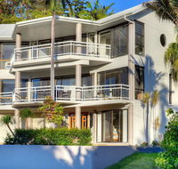 BEACHSIDE MANOR - walk to the beach - Accommodation Australia