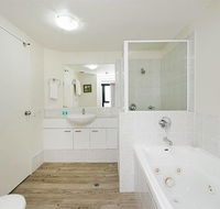 Beachside Neptune Resort Apt Upgraded - Accommodation Australia