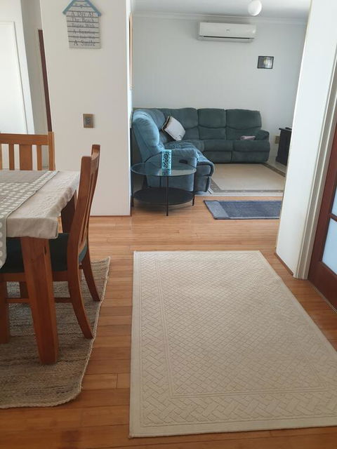 Beachside Retreat 2 - Australia Shopping 3