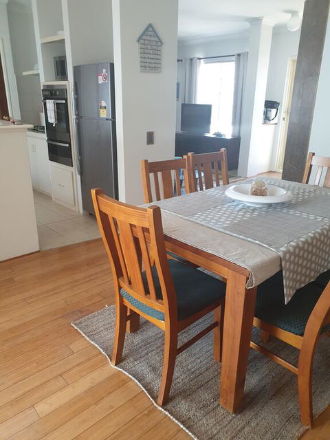 Beachside Retreat 2 - Australia Shopping 2