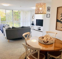 Beachy Bright and the Best Location on the GC - Australia Shopping