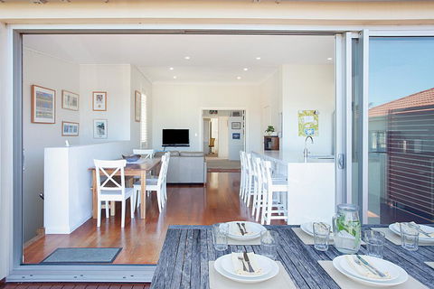 Beautiful Coastal Family-Sized Home - Australia Shopping 3