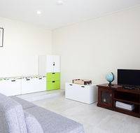 Beautiful Coastal Family-Sized Home - Accommodation Australia