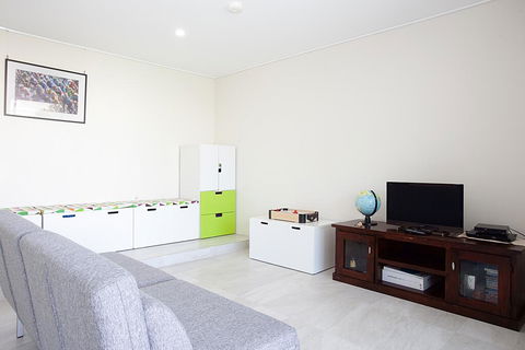 Beautiful Coastal Family-Sized Home - Australia Shopping 0