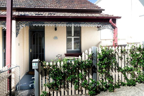 Beautiful Modern Historic Home Near Sydney Harbour - Bed n Breakfasts 0