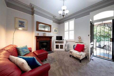Beautiful Modern Historic Home Near Sydney Harbour - Bed n Breakfasts 1