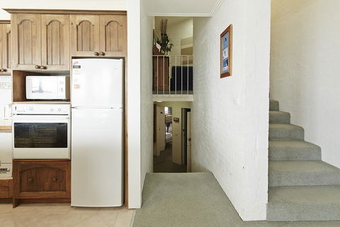 Beehive 14 - Accommodation Australia 1