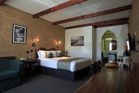 Belltower Motor Inn - Accommodation Australia 0