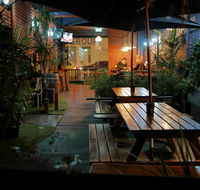 Bev and Mick's International Backpackers at Mcmahon's - Australia Shopping