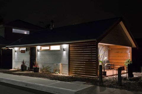 Bird In Hand Cottage, Port Noarlunga - Accommodation Australia 3