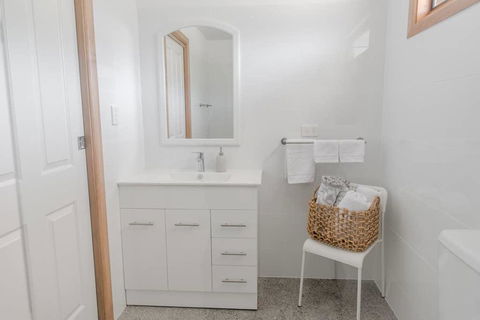 Bird In Hand Cottage, Port Noarlunga - Accommodation Australia 1