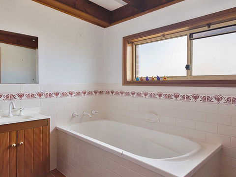 Birubi Beach House' 14 Campbell Avenue - Fantastic House And Close To The Surf Beach - Accommodation Australia 2