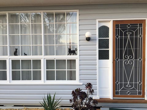 Black Cat Retreat Holiday Home - Accommodation Australia 2