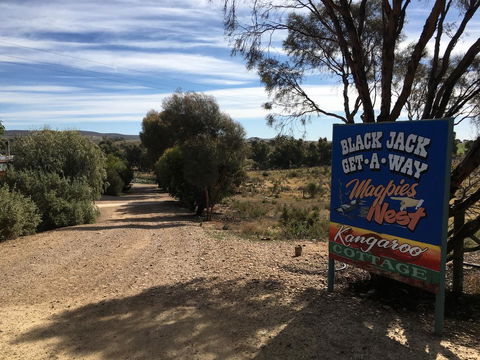 Black Jack Get-A-Way Magpies Nest - Australia Shopping 0