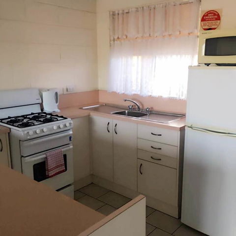 Black Swan Motor Inn - Accommodation Australia 3