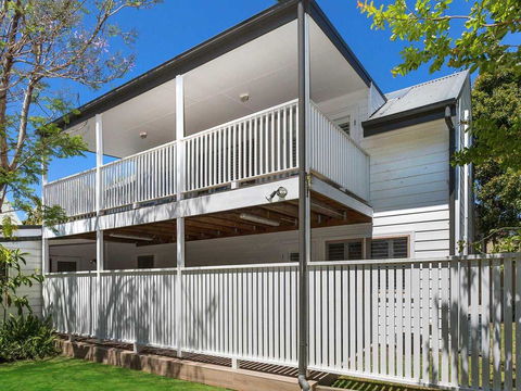 Blake Loft On Manning - 500 Metres To Two Beaches - Accommodation Australia 0