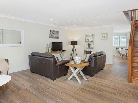 Blake Loft On Manning - 500 Metres To Two Beaches - Accommodation Australia 3