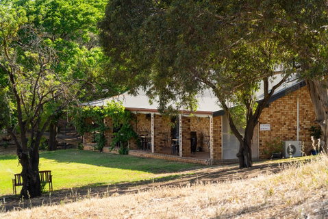 Blickinstal Barossa Valley Retreat - Local Tourism 3