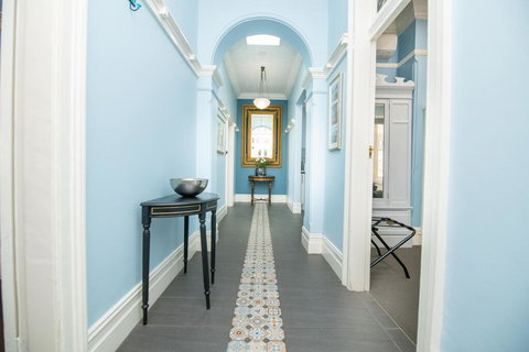 Blue Door Apartments Heritage Charm In CBD - Local Tourism 3