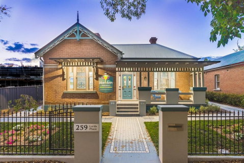Blue Door Apartments Spacious CBD Apartment - Accommodation Australia 0