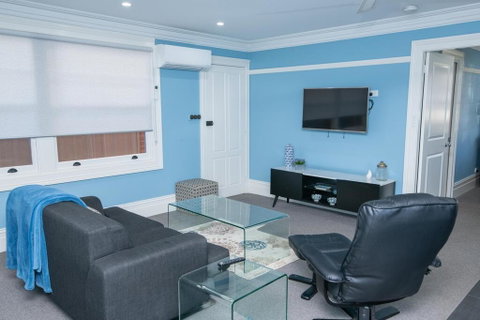 Blue Door Apartments Spacious CBD Apartment - Accommodation Australia 2