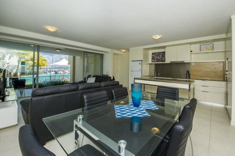 Blue On Blue Apartment 813 - Accommodation Australia 2