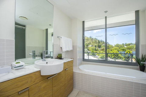 Blue On Blue Penthouse Apartment 335 - Accommodation Australia 1