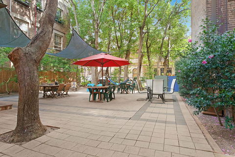 Blue Parrot Youth Hostel - Accommodation Australia 1
