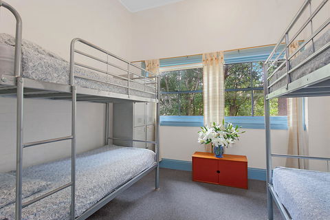 Blue Parrot Youth Hostel - Accommodation Australia 2