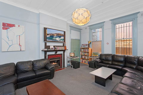 Blue Parrot Youth Hostel - Accommodation Australia 3