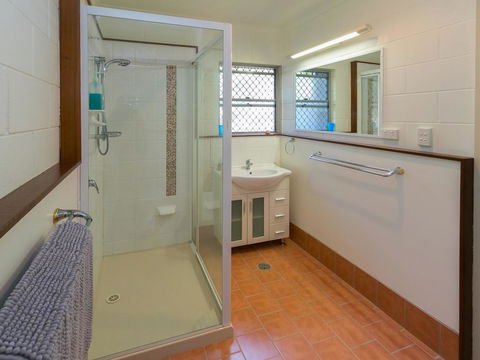 Blue Water Retreat - Downstairs - Local Tourism 2