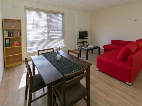 Blue Water Retreat - Downstairs - Local Tourism 3