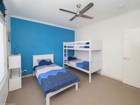 Blue Water Retreat - Upstairs - Local Tourism 3