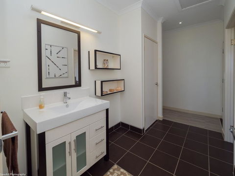 Blue Water Retreat - Upstairs - Local Tourism 2