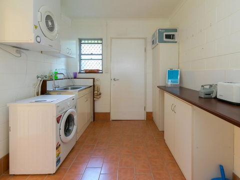 Blue Water Retreat - Upstairs & Downstairs - Local Tourism 2