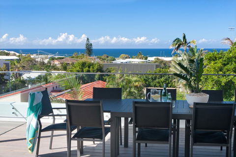 Bluey's Beach House - 5 Bedroom - Local Tourism 1